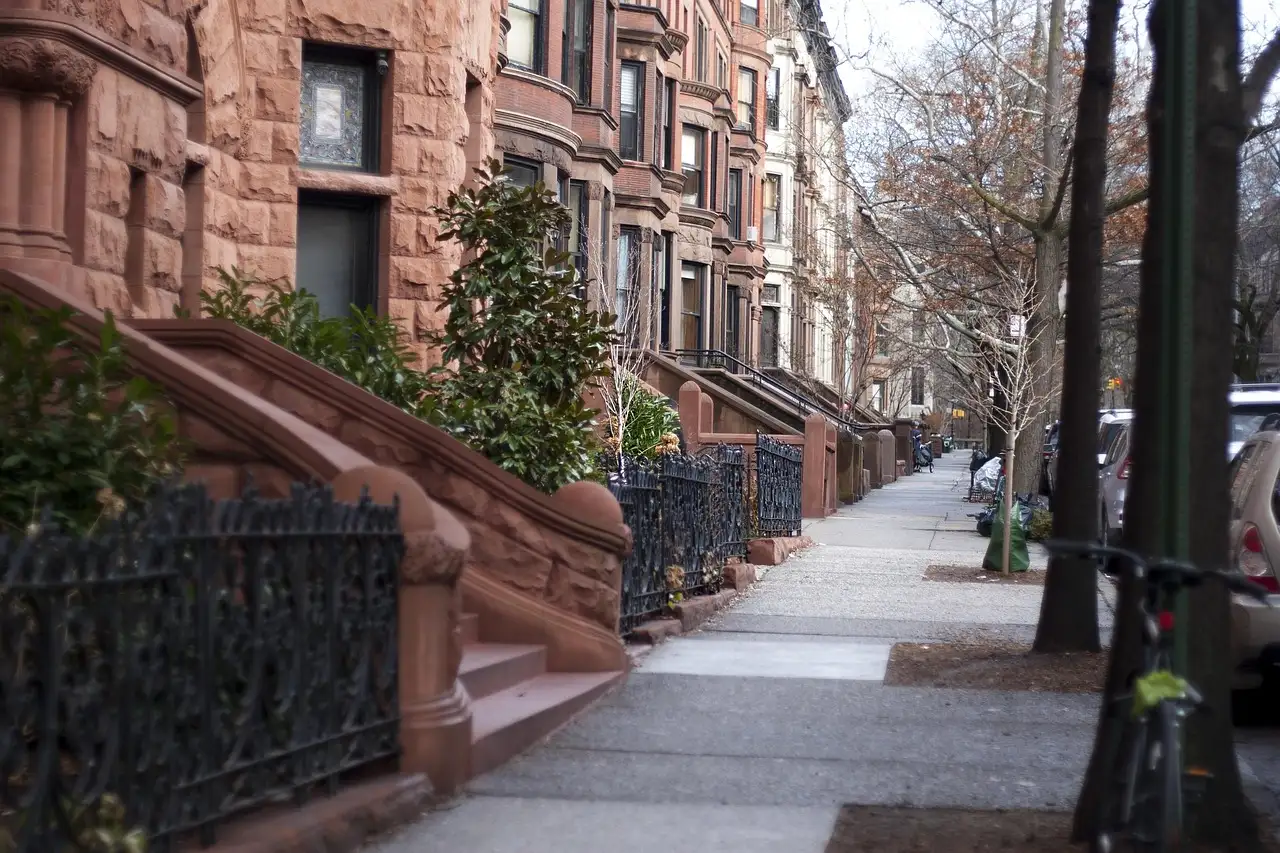 A Brooklyn sidewalk lined with brownstones