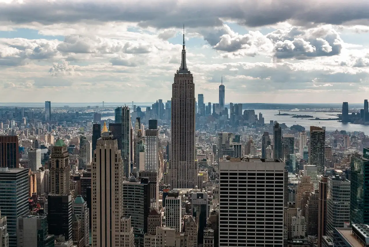 View south over Midtown to the Empire State Building