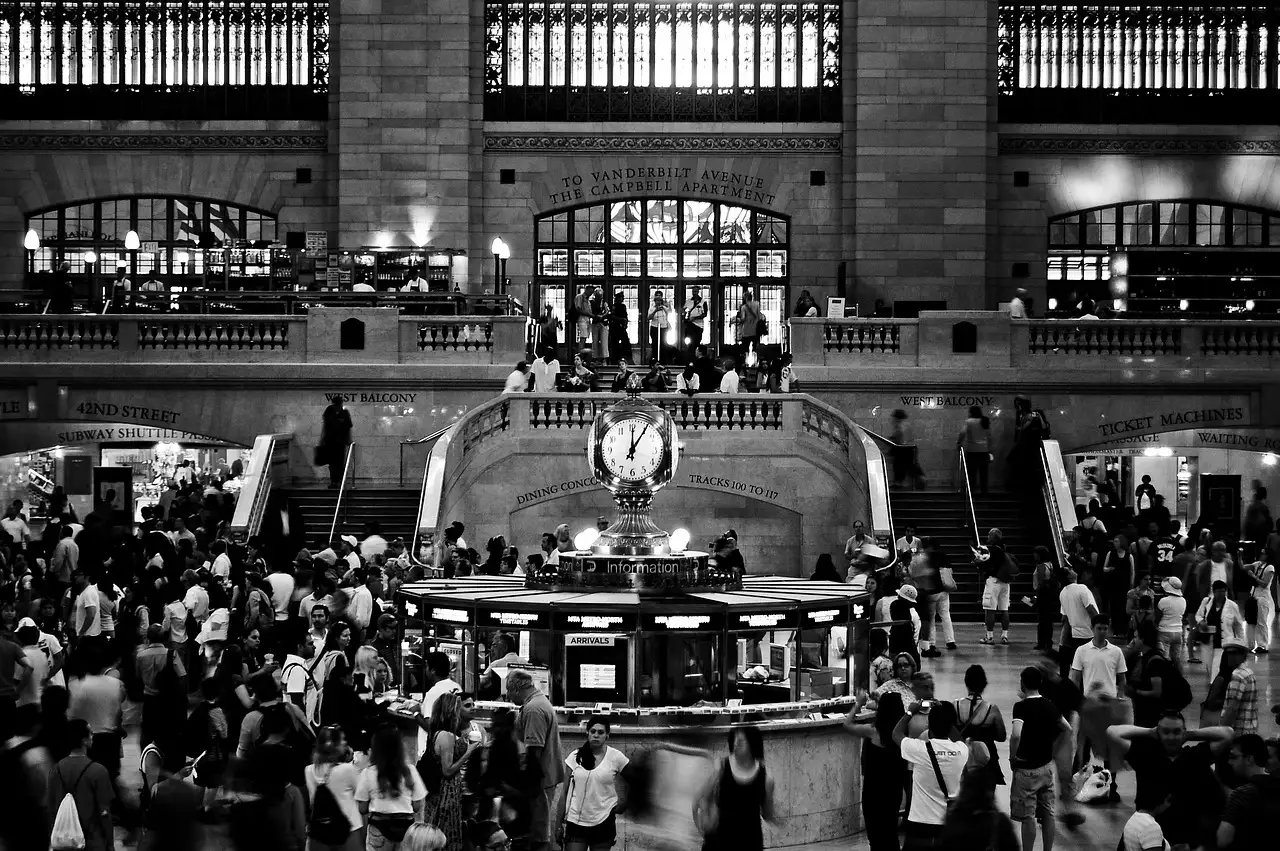 Crowds around the Grand Central clock, in black and white