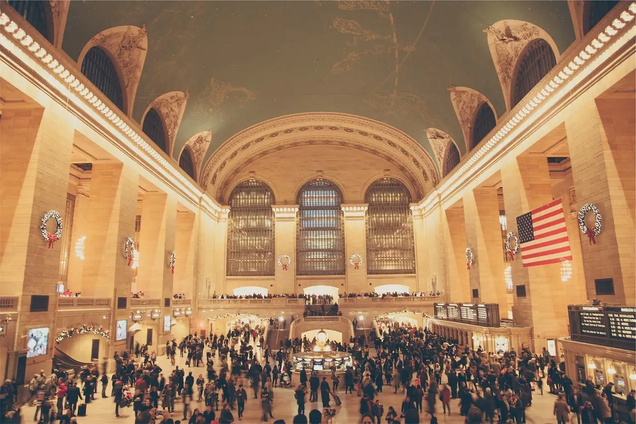 Grand Central Terminal's main concourse full of travellers