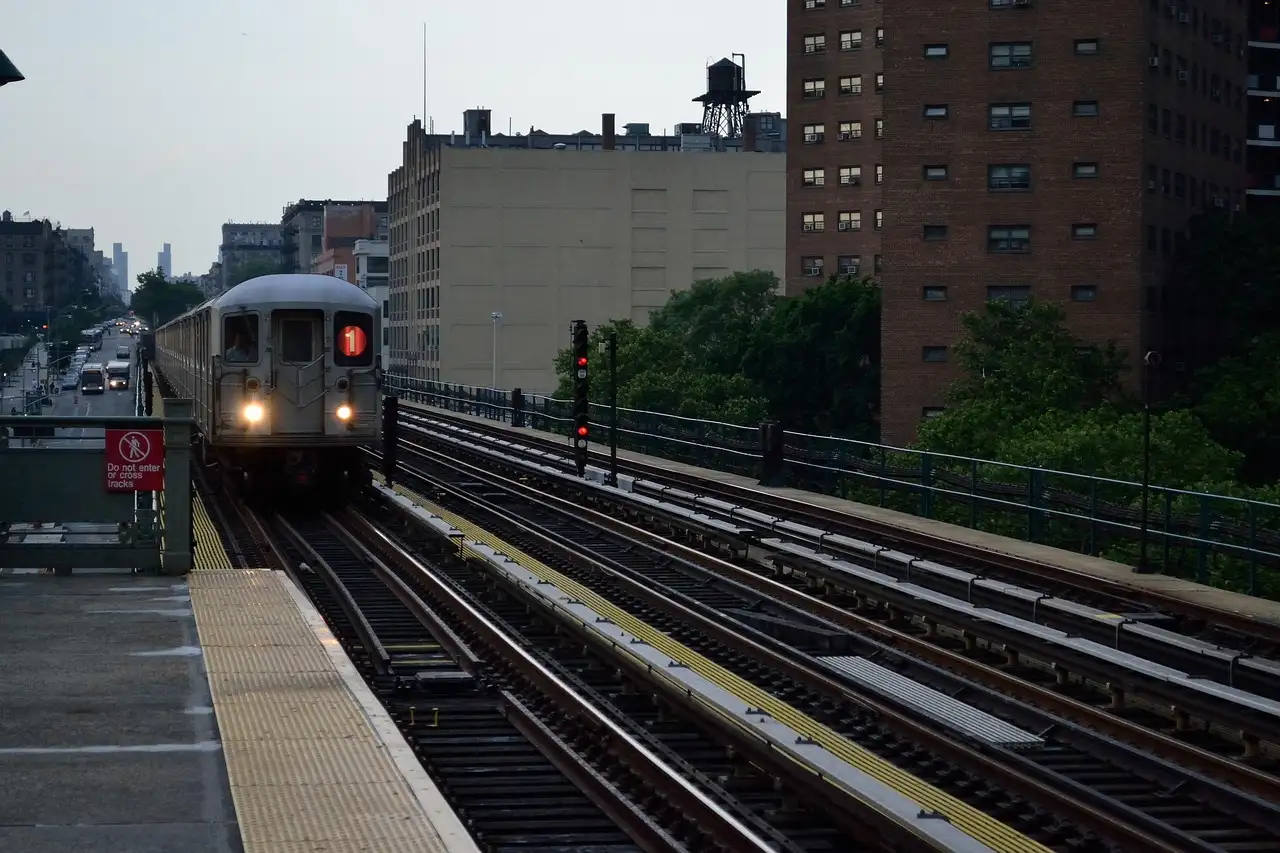 The elevated train at 125th Street in Harlem