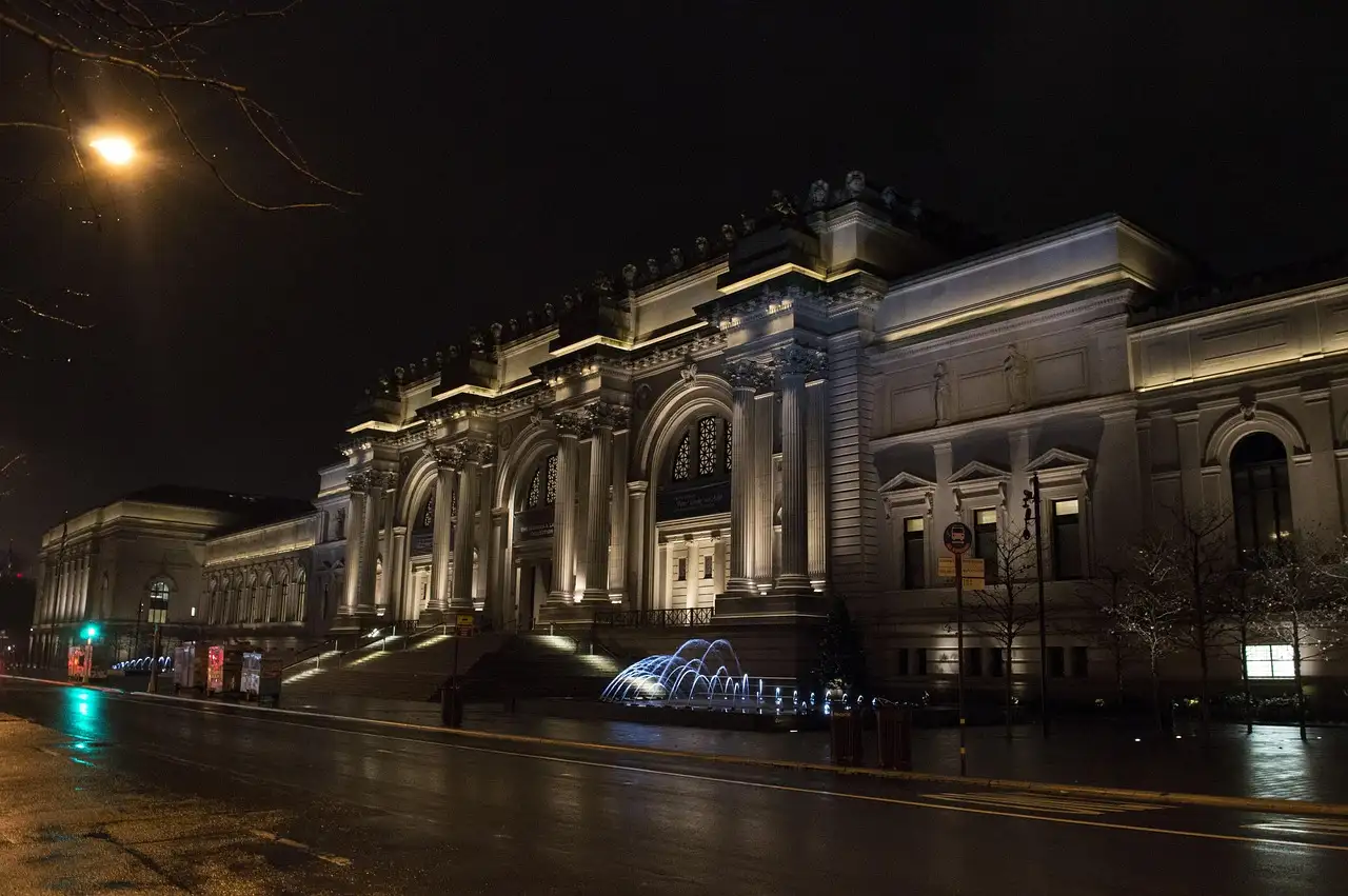 The Metropolitan Museum of Art lit at night