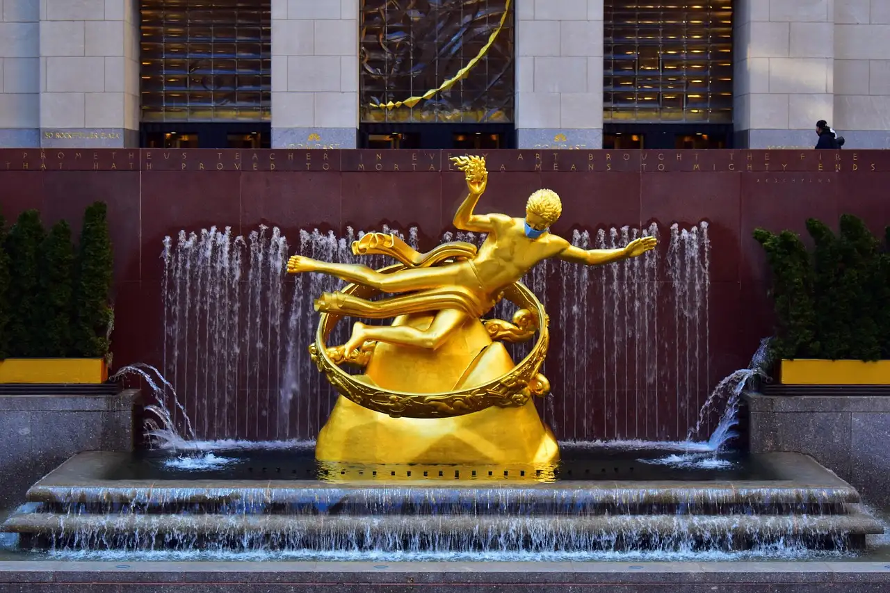 The gold Prometheus statue at Rockefeller Center